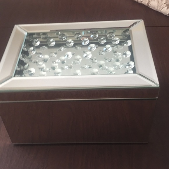 Pure 1 jewelry box with jewel top